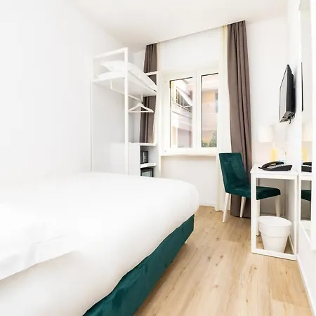 Isabella Hotel 4*