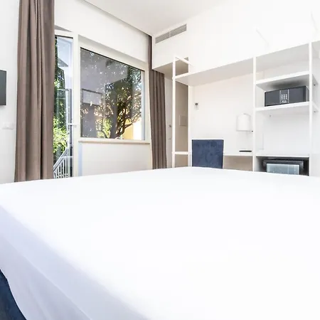 Isabella Hotel 4*