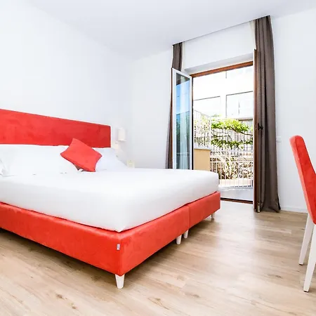 Isabella Hotel 4*
