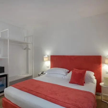 Isabella Hotel 4*