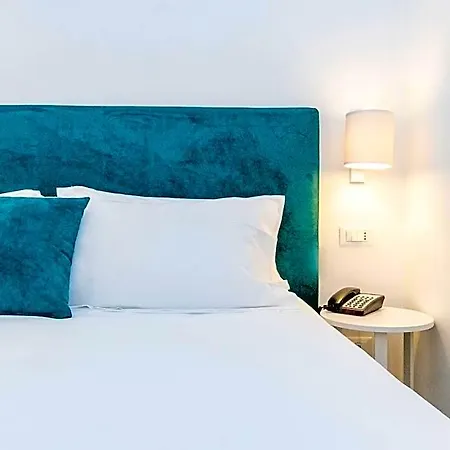 Isabella Hotel 4*