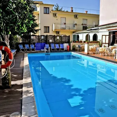 فندق Isabella 4*